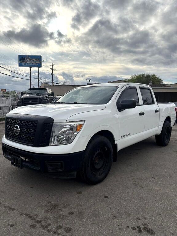 2017 NISSAN Titan