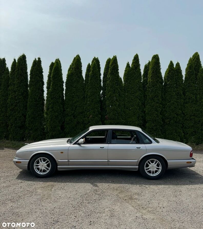 Jaguar XJR