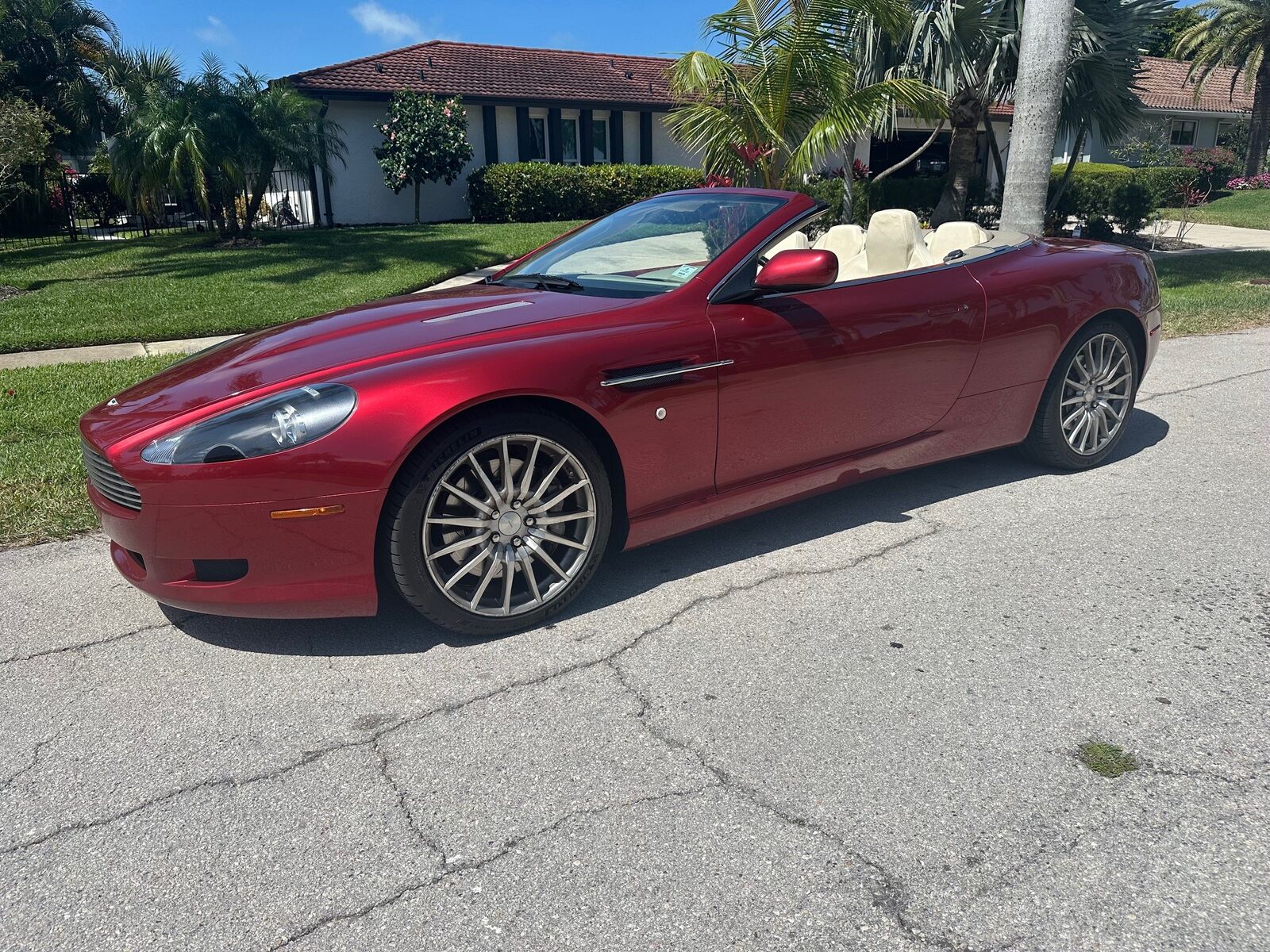 Aston Martin DB9