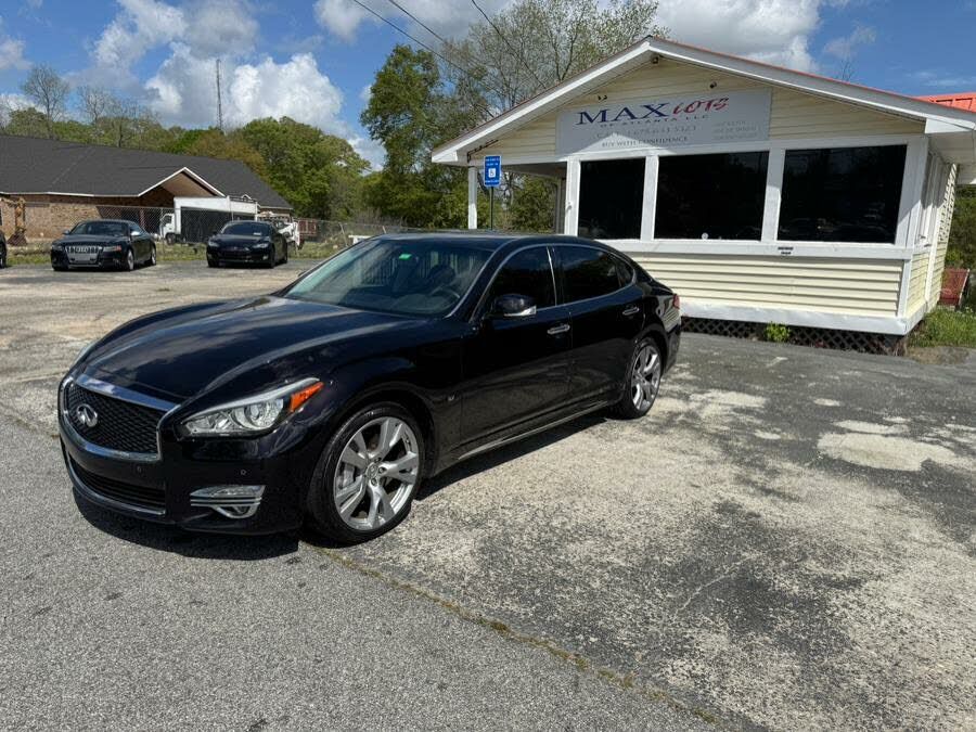 Infiniti Q70L