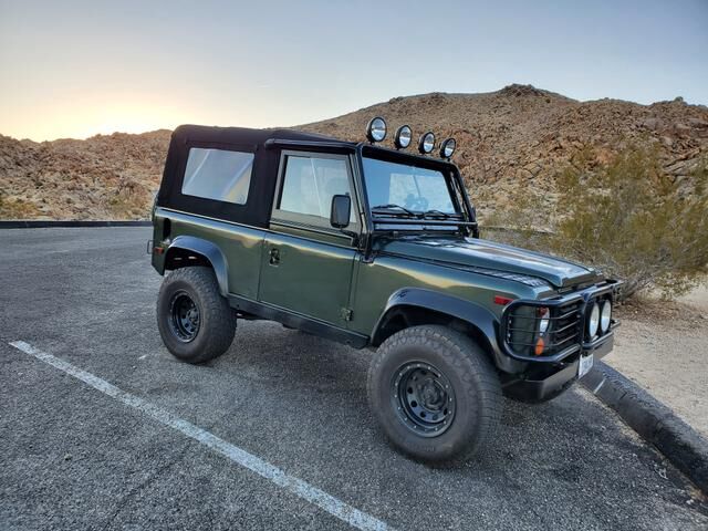 Land Rover Defender