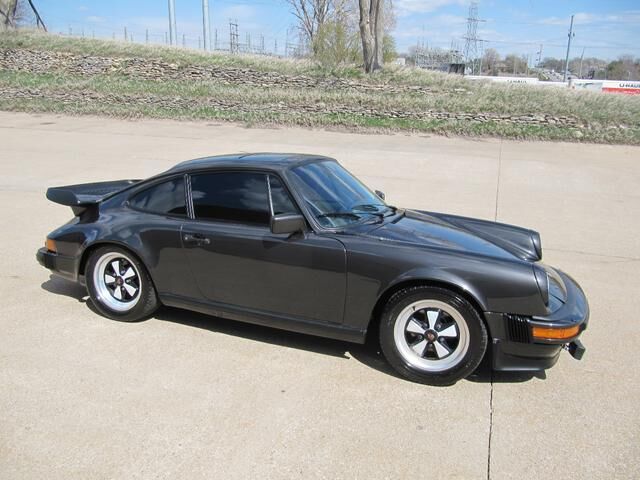 1982 PORSCHE 911