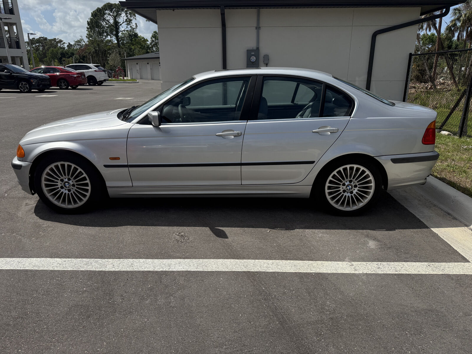 BMW 330i