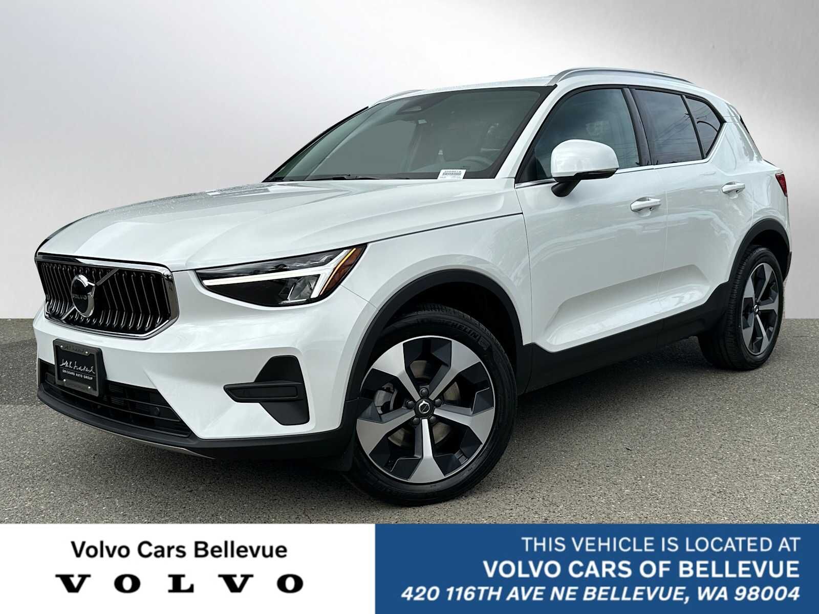 2025 VOLVO XC40