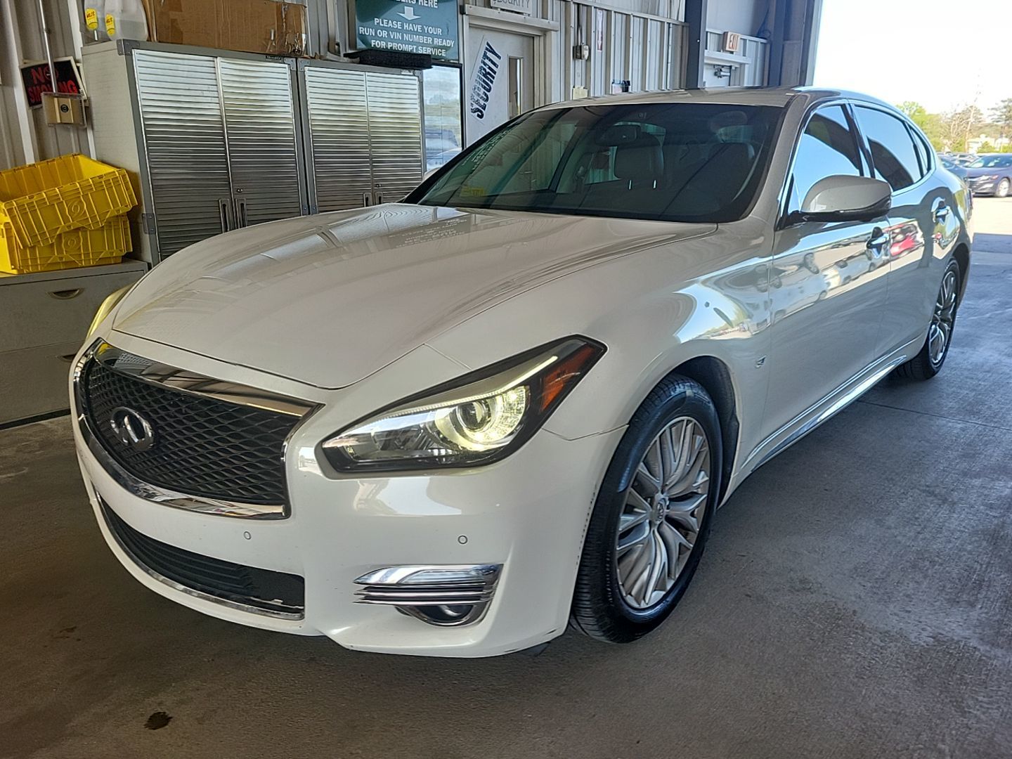 Infiniti Q70