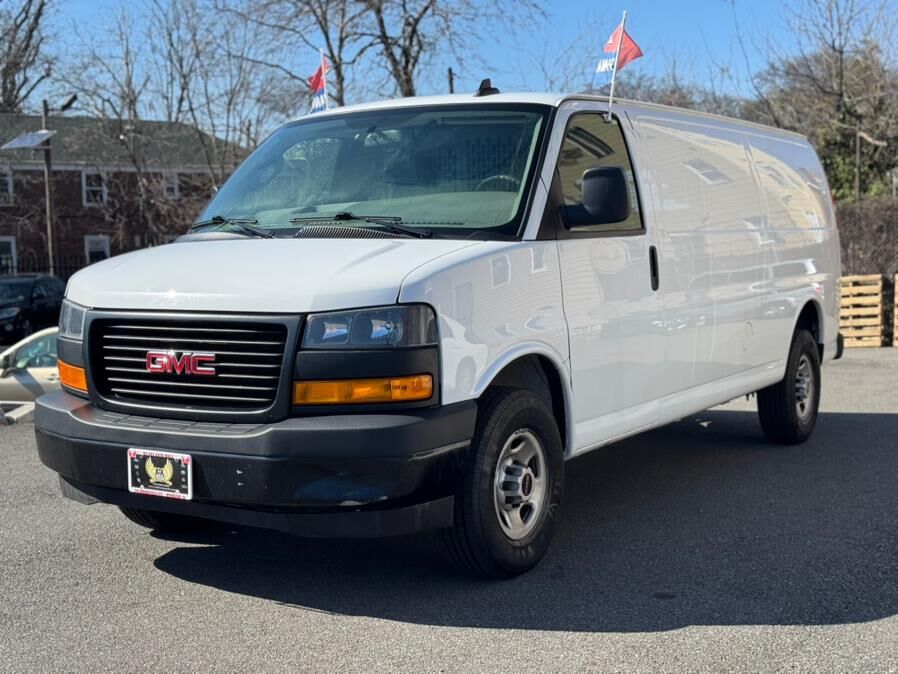 2023 GMC Savana