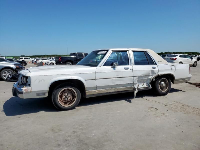 Ford Crown Victoria
