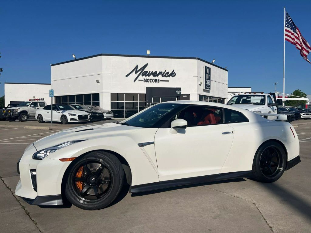 Nissan GT-R