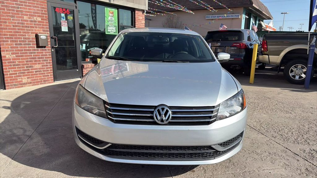 2013 VOLKSWAGEN Passat