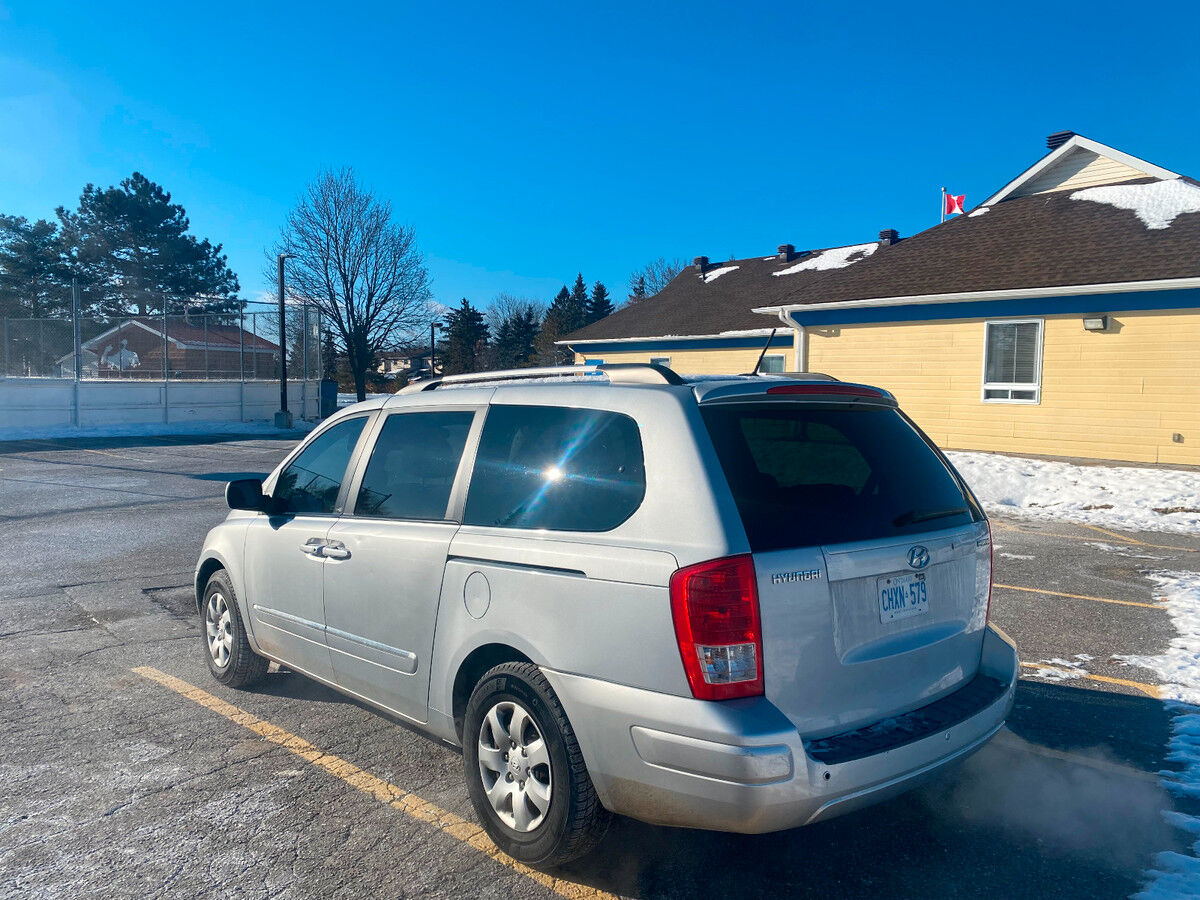 Hyundai Entourage