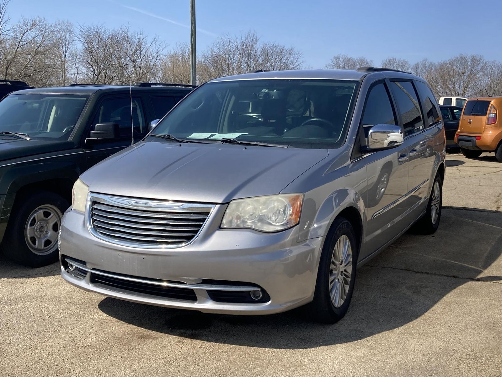 2013 CHRYSLER Town and Country