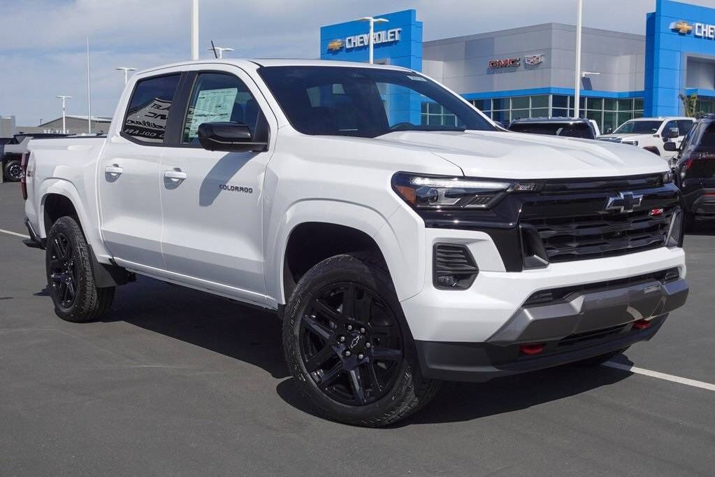 2025 CHEVROLET Colorado