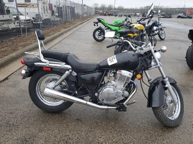 Suzuki GZ250