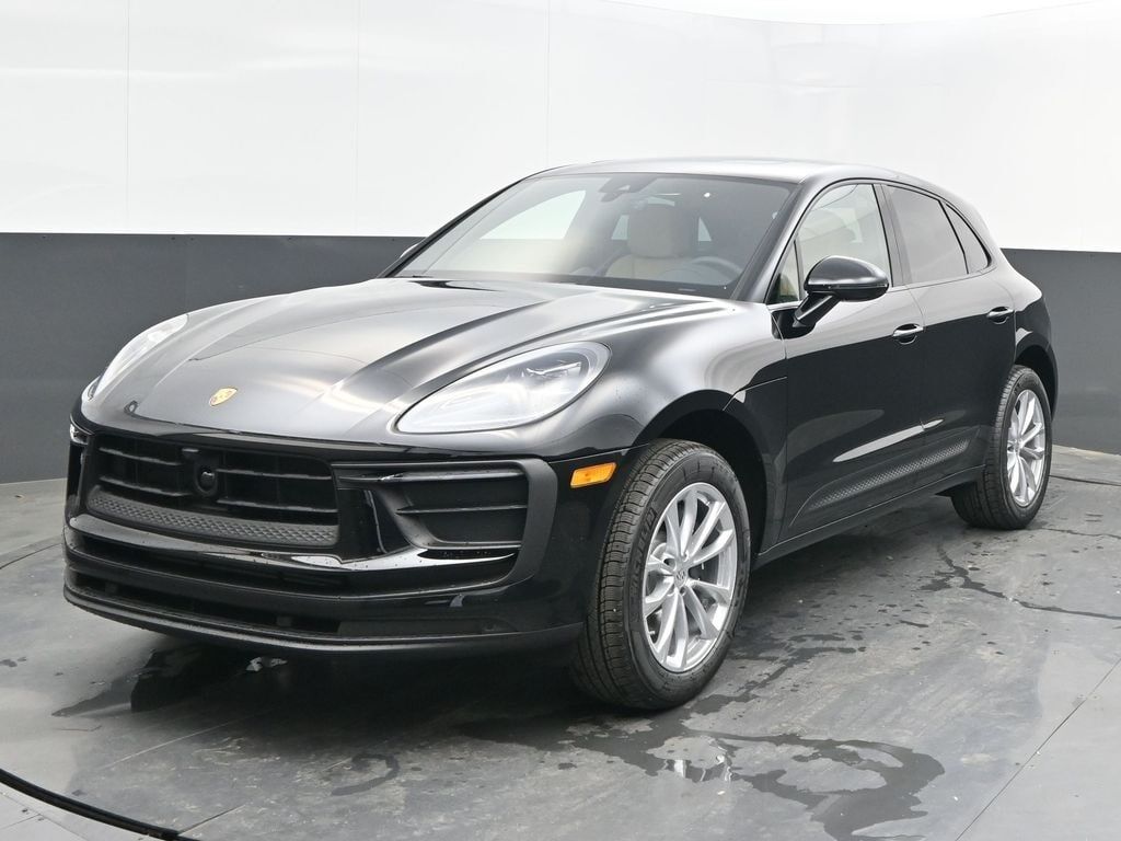 2025 PORSCHE Macan