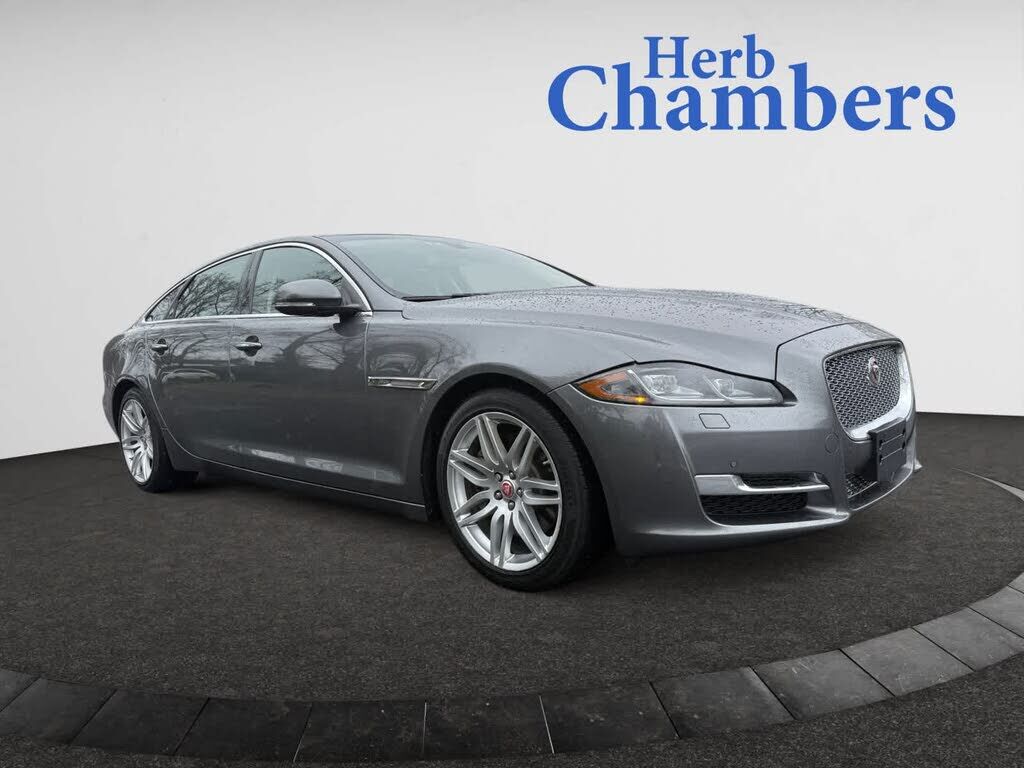 Jaguar XJ