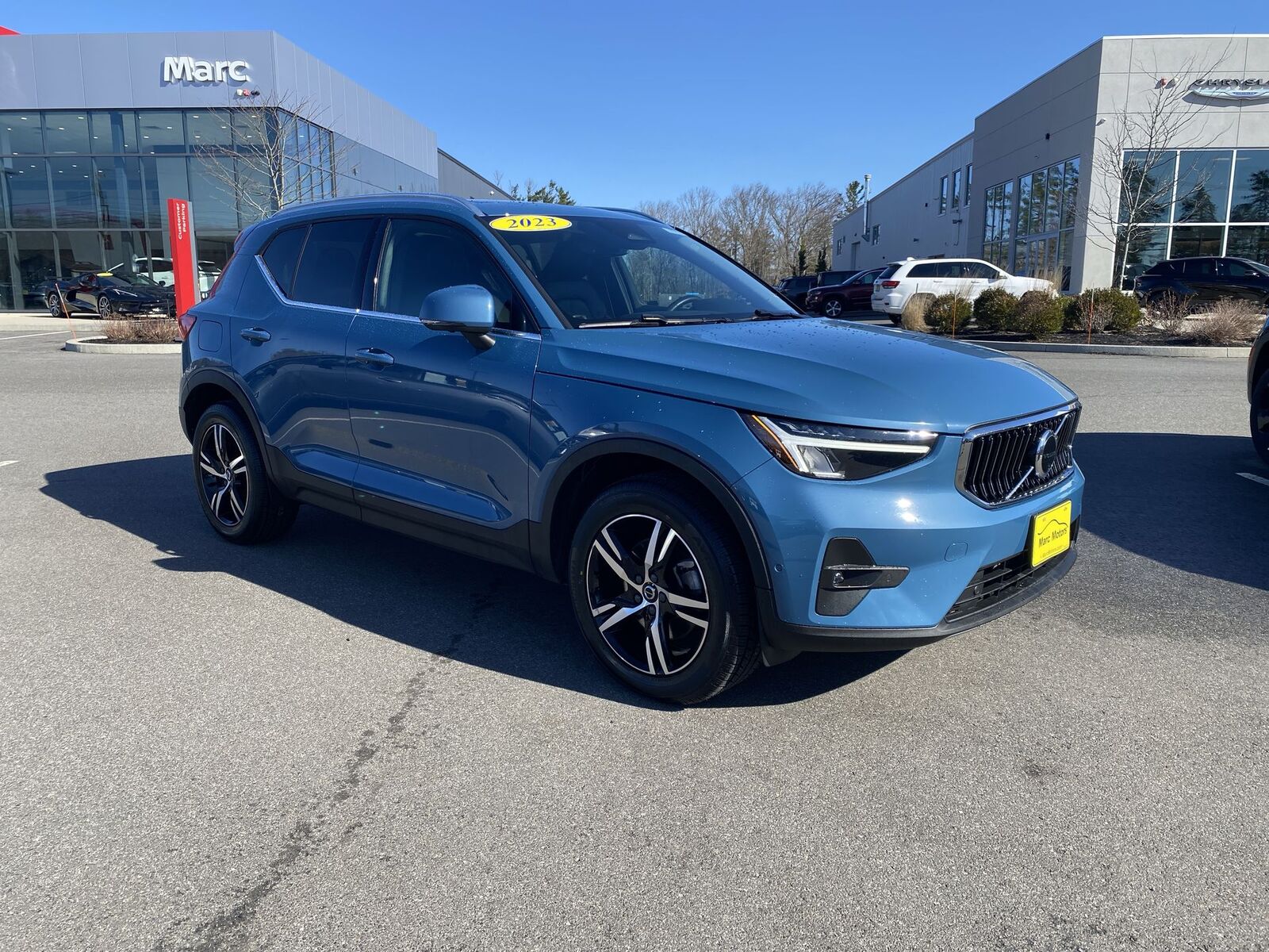 2023 VOLVO XC40