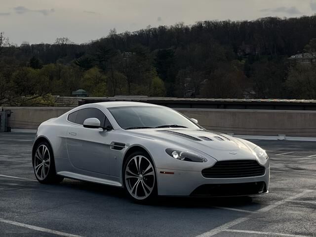 Aston Martin V12 Vantage