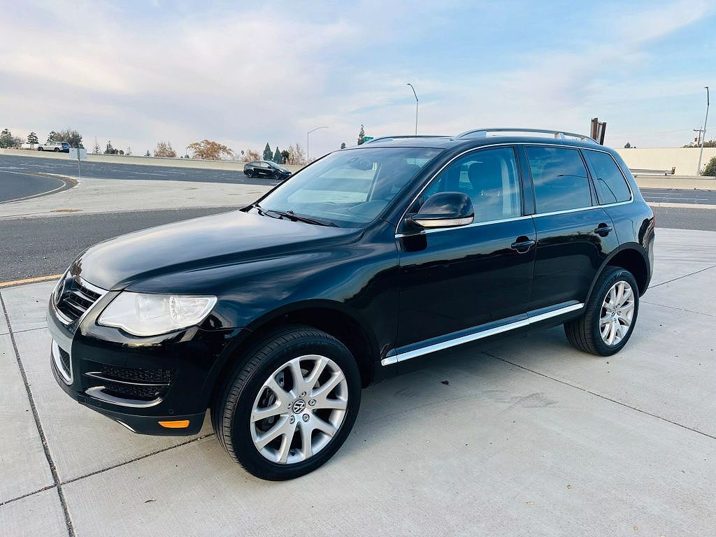 2010 VOLKSWAGEN Touareg