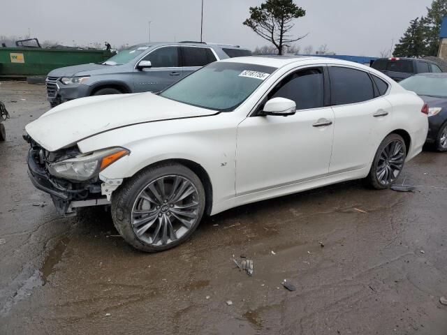 Infiniti Q70