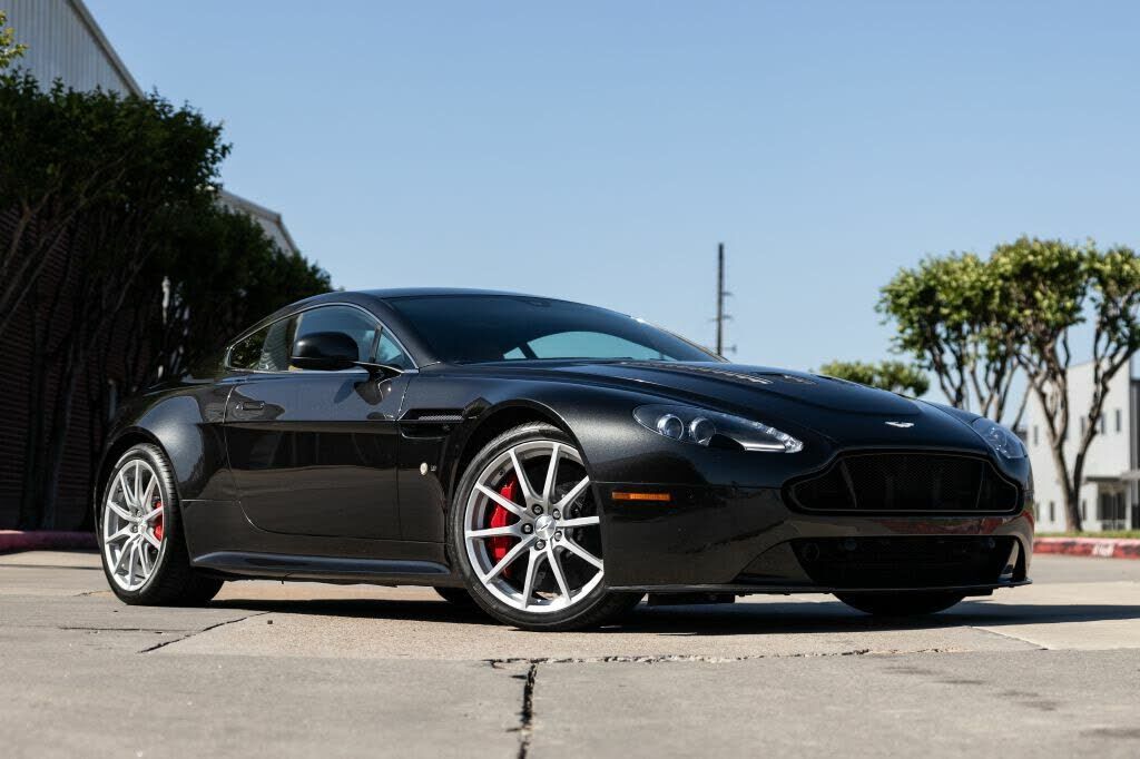 Aston Martin V12 Vantage
