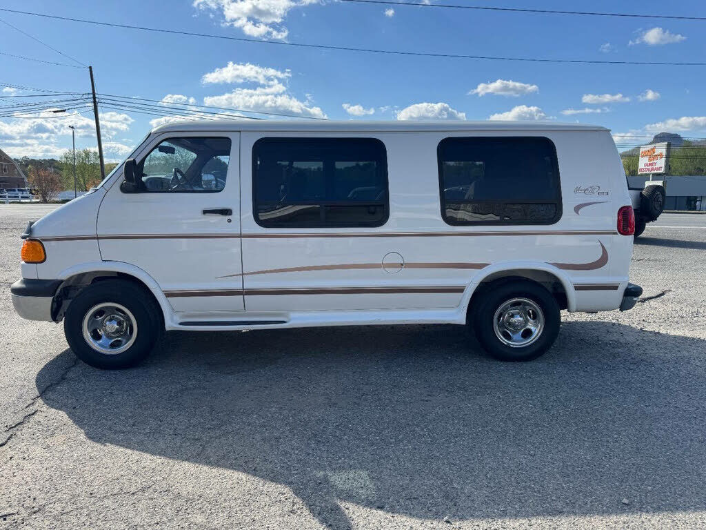 Dodge Ram Van
