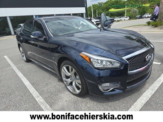 Infiniti Q70L