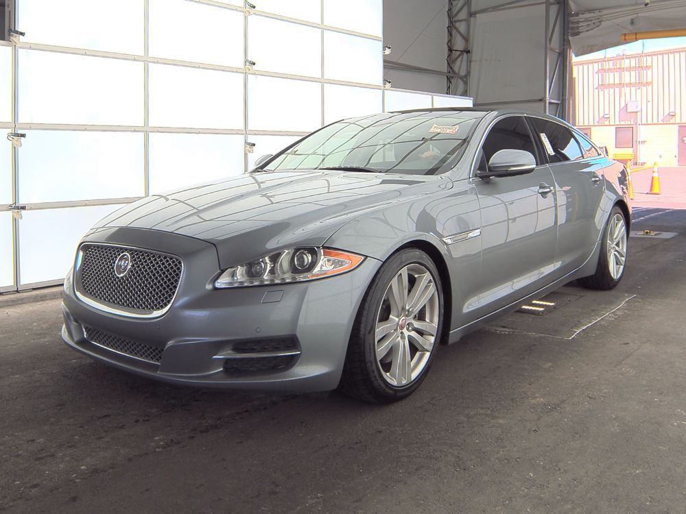 Jaguar XJ