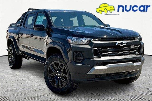 2025 CHEVROLET Colorado