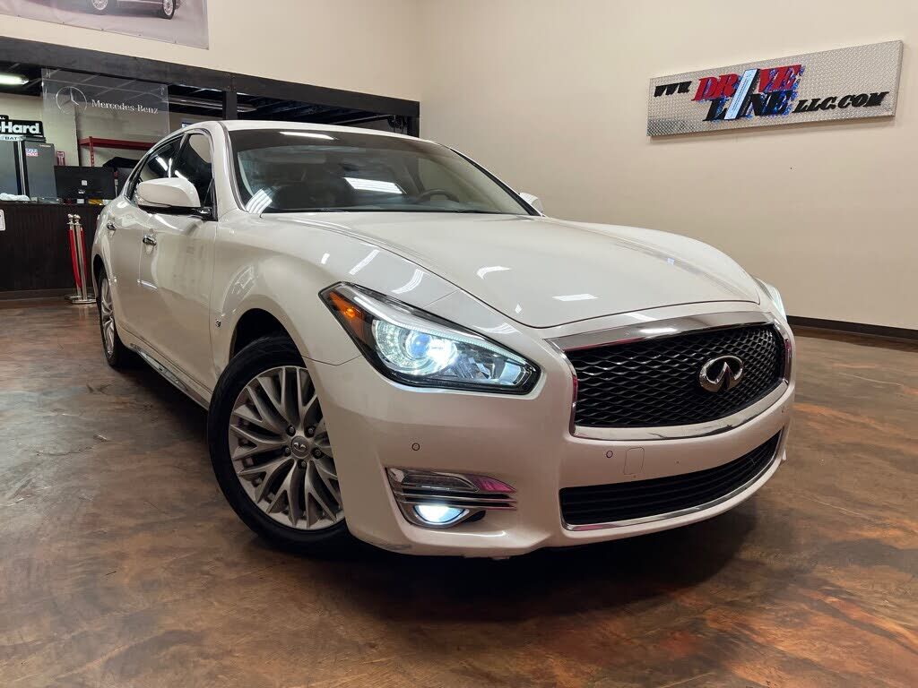 Infiniti Q70L