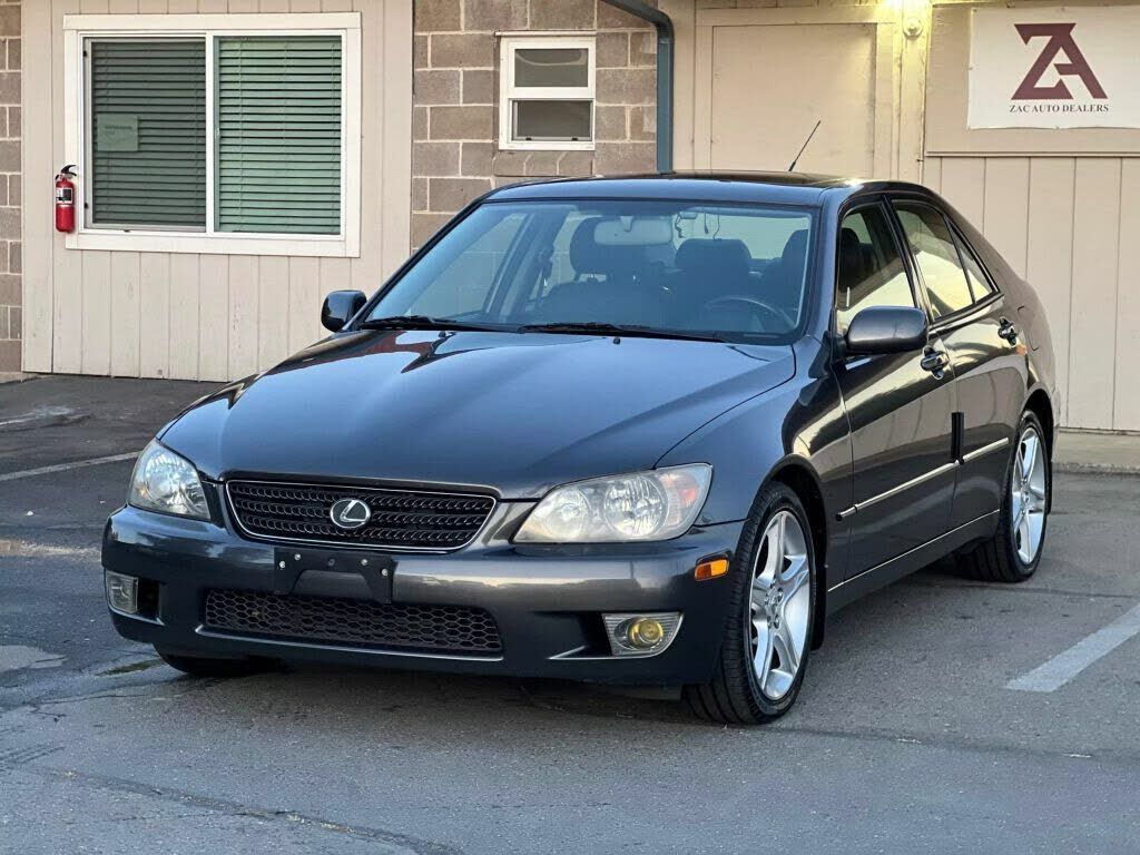 Lexus IS