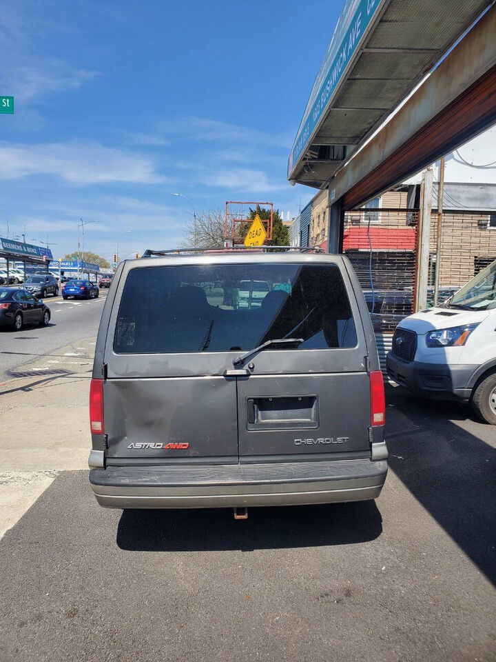 Chevrolet Astro Van