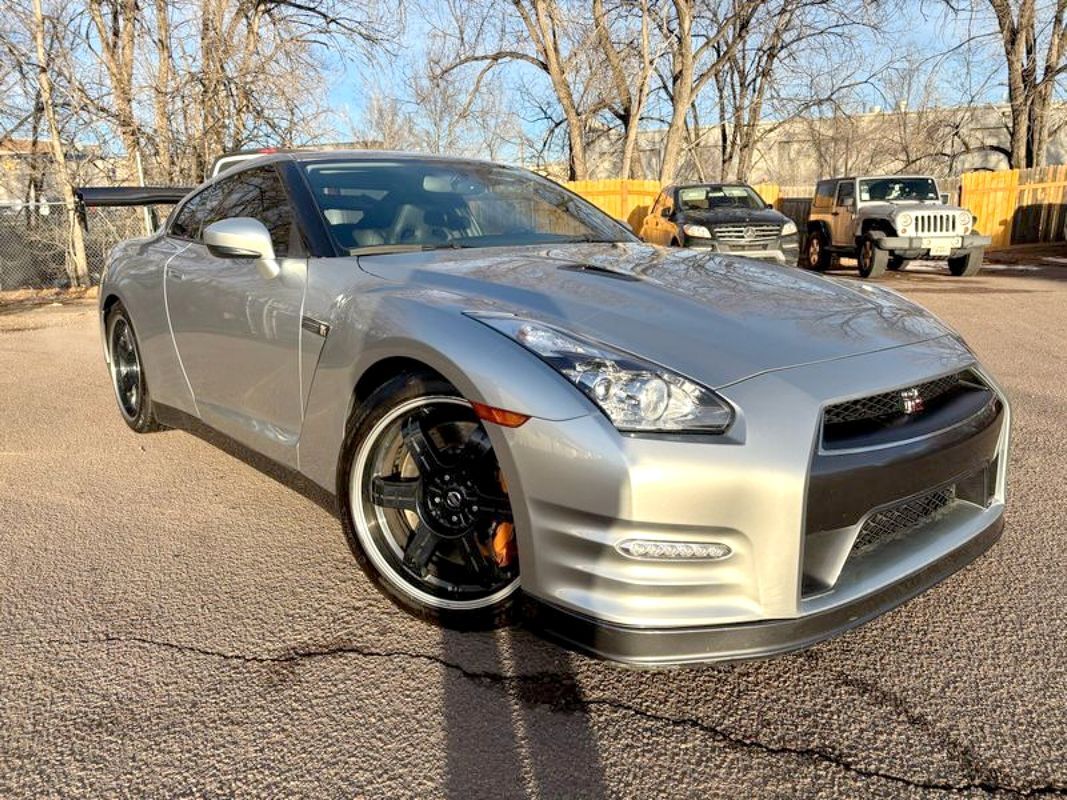 Nissan GT-R