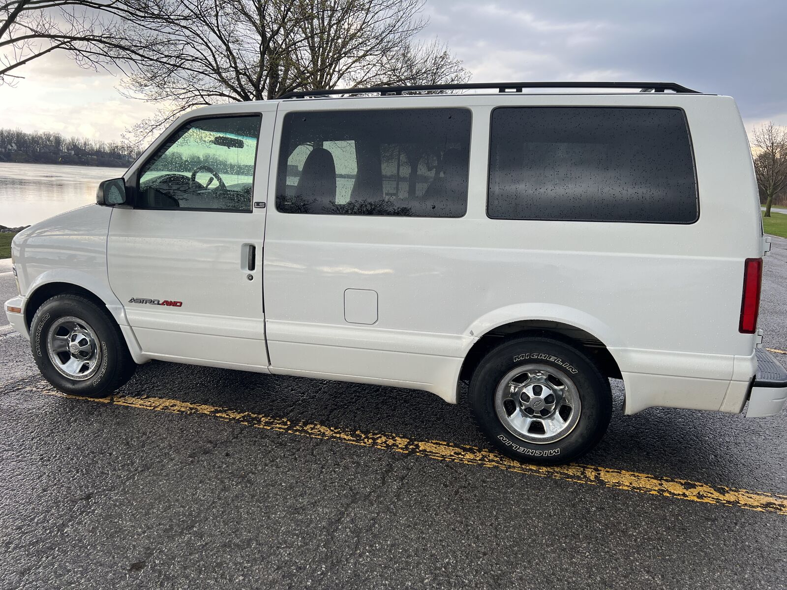 Chevrolet Astro Van