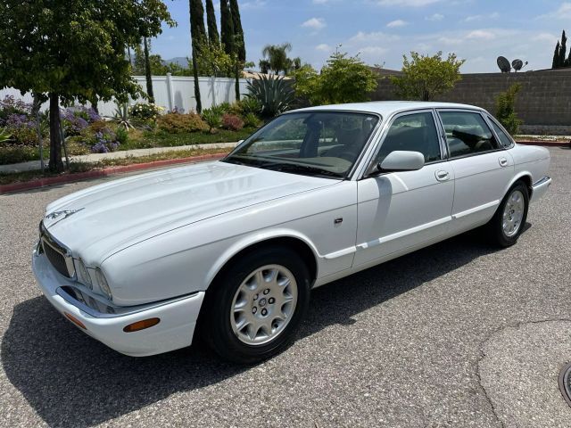 Jaguar XJ8