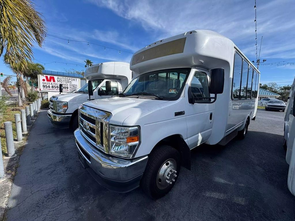 2017 FORD E-350