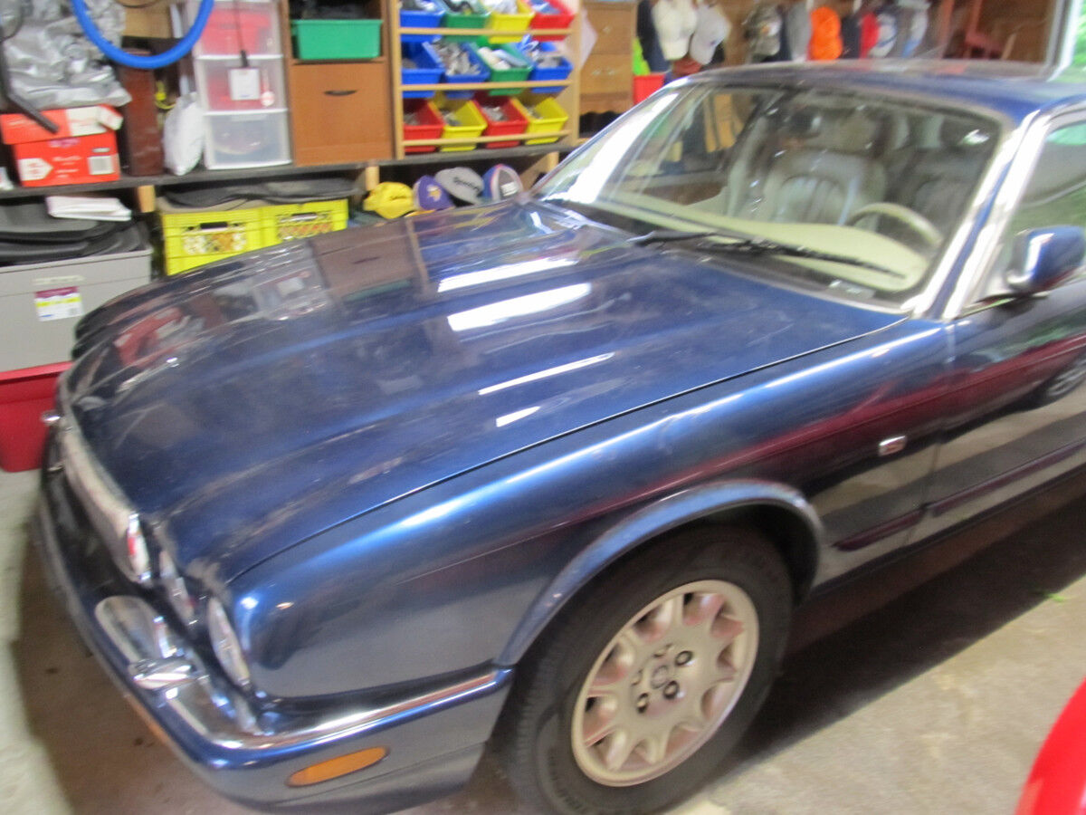 Jaguar XJ8