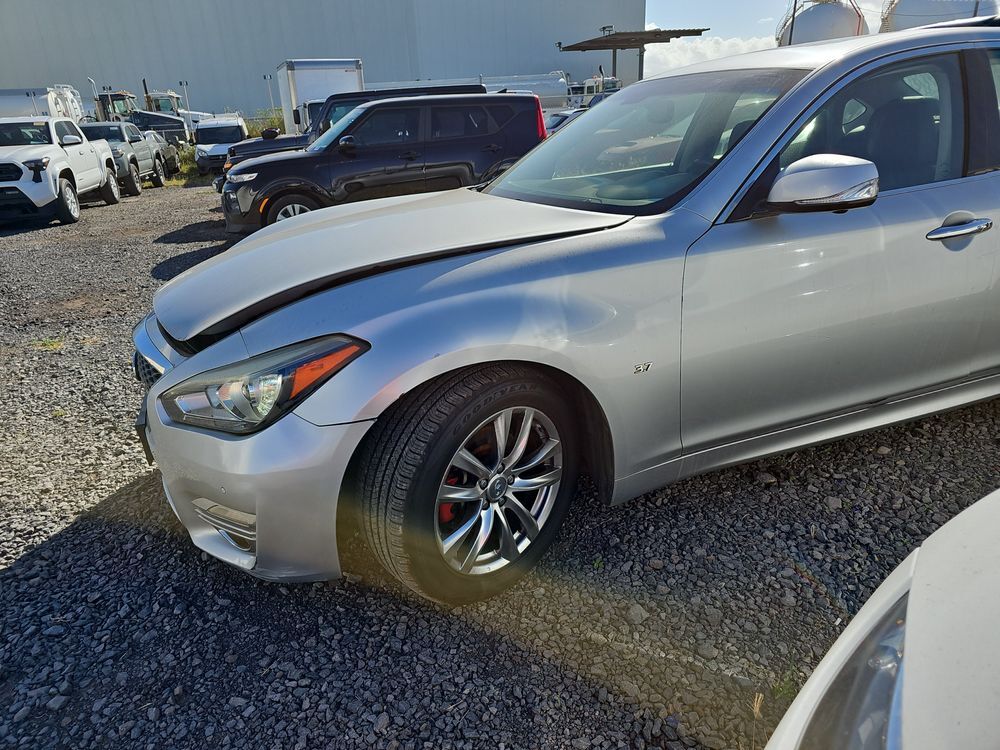 Infiniti Q70