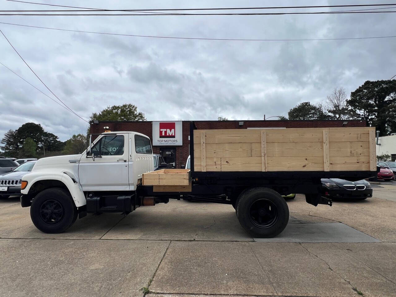 Ford F-700