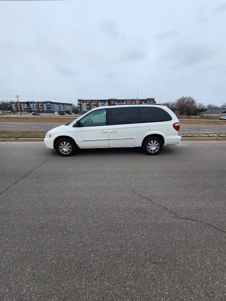 2006 CHRYSLER Town and Country