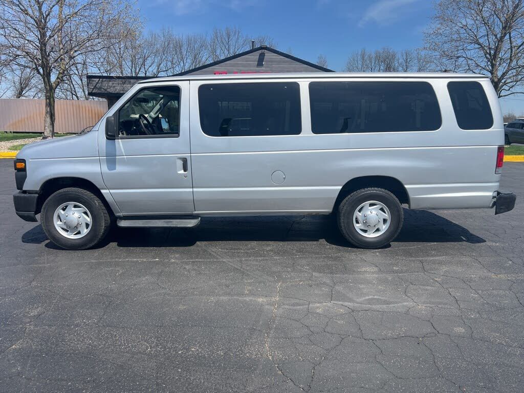 2011 FORD E-350