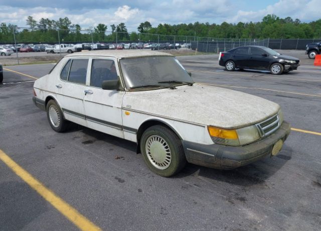 Saab 900