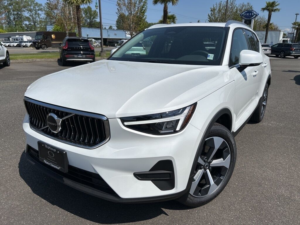 2025 VOLVO XC40
