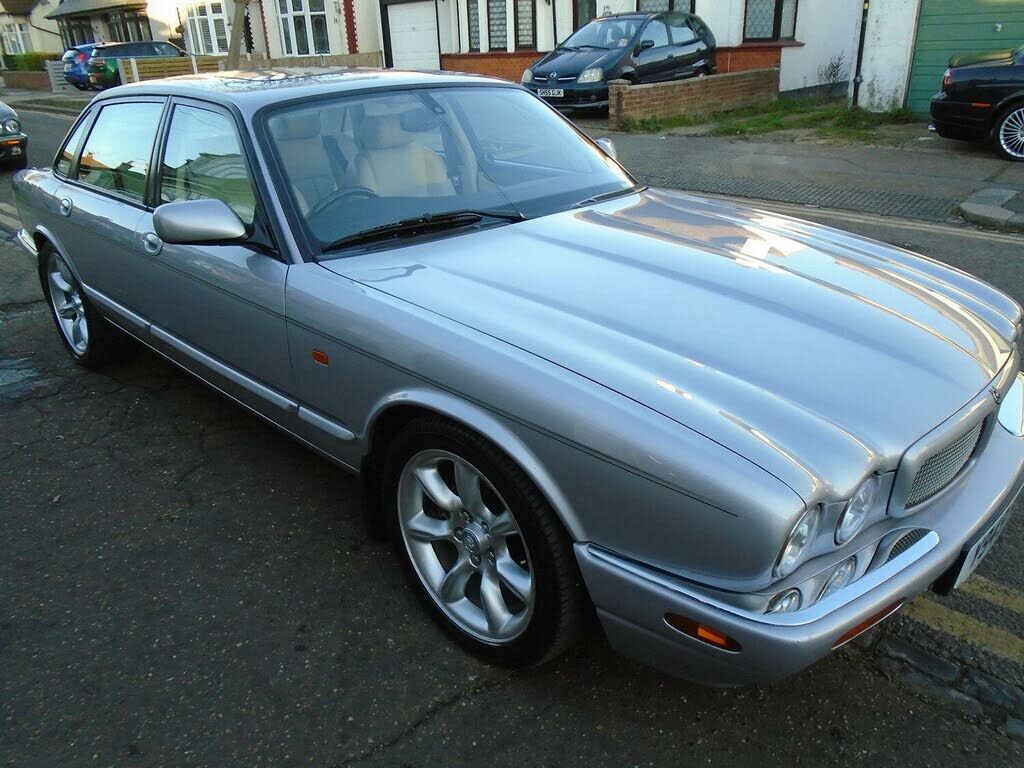 Jaguar XJR