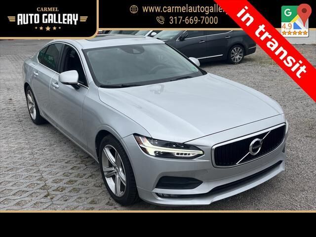 2017 VOLVO S90