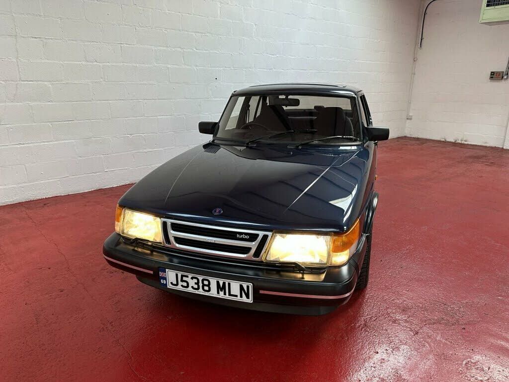 Saab 900
