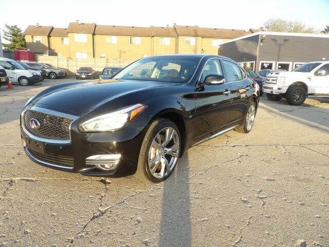 Infiniti Q70L