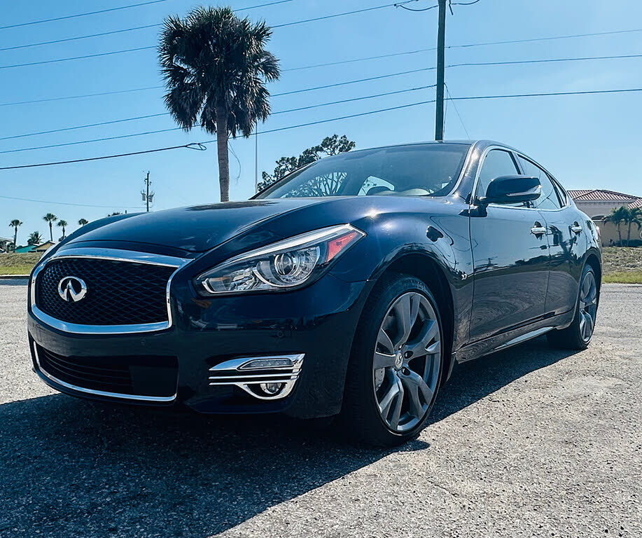 Infiniti Q70