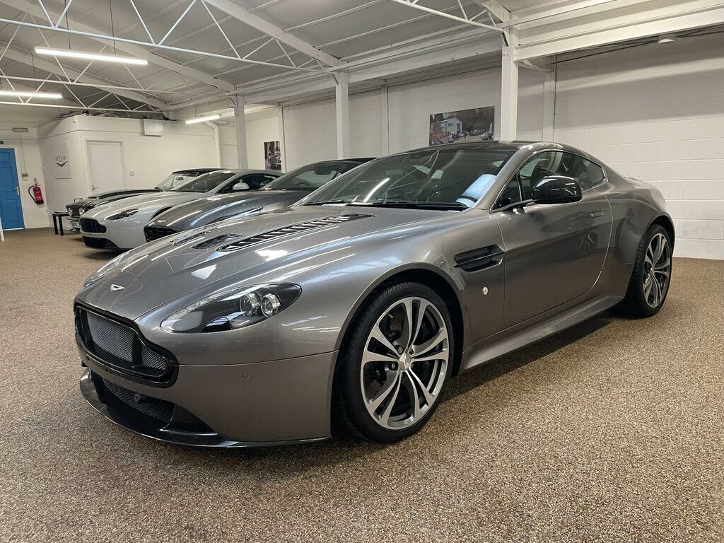 Aston Martin V12 Vantage