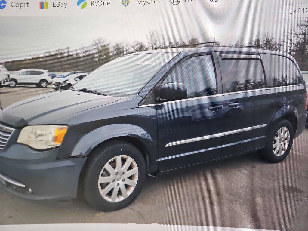 2014 CHRYSLER Town and Country