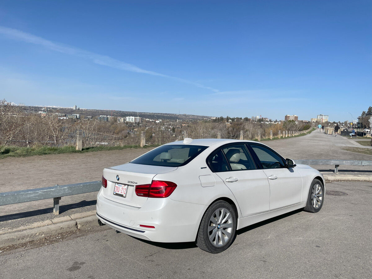 BMW 330e